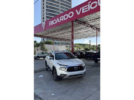 FIAT TORO 2.0 16V TURBO DIESEL RANCH 4WD AT9 FIAT TORO 2.0 16V TURBO DIESEL RANCH 4WD AT9